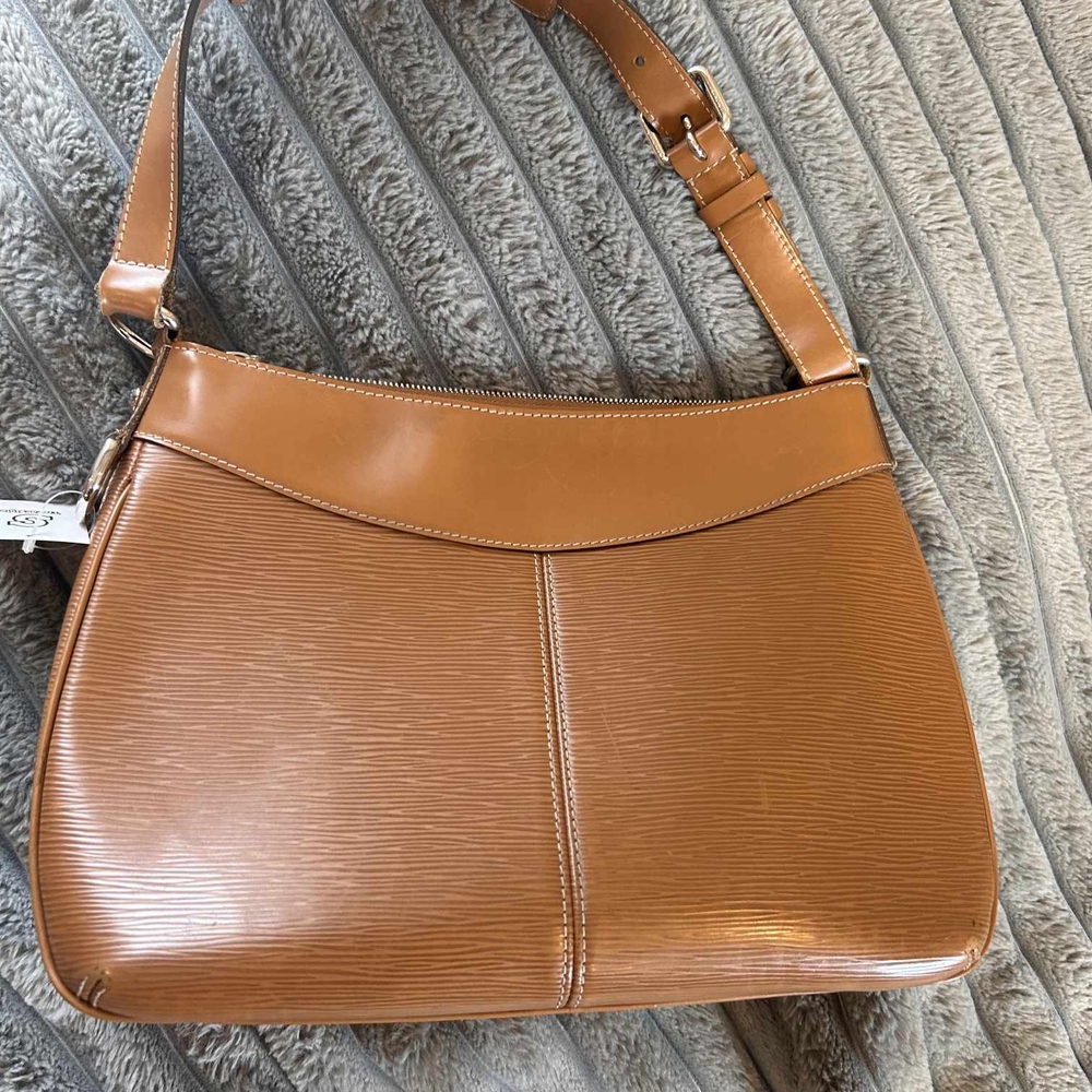 Elegant Tan Leather Shoulder Bag